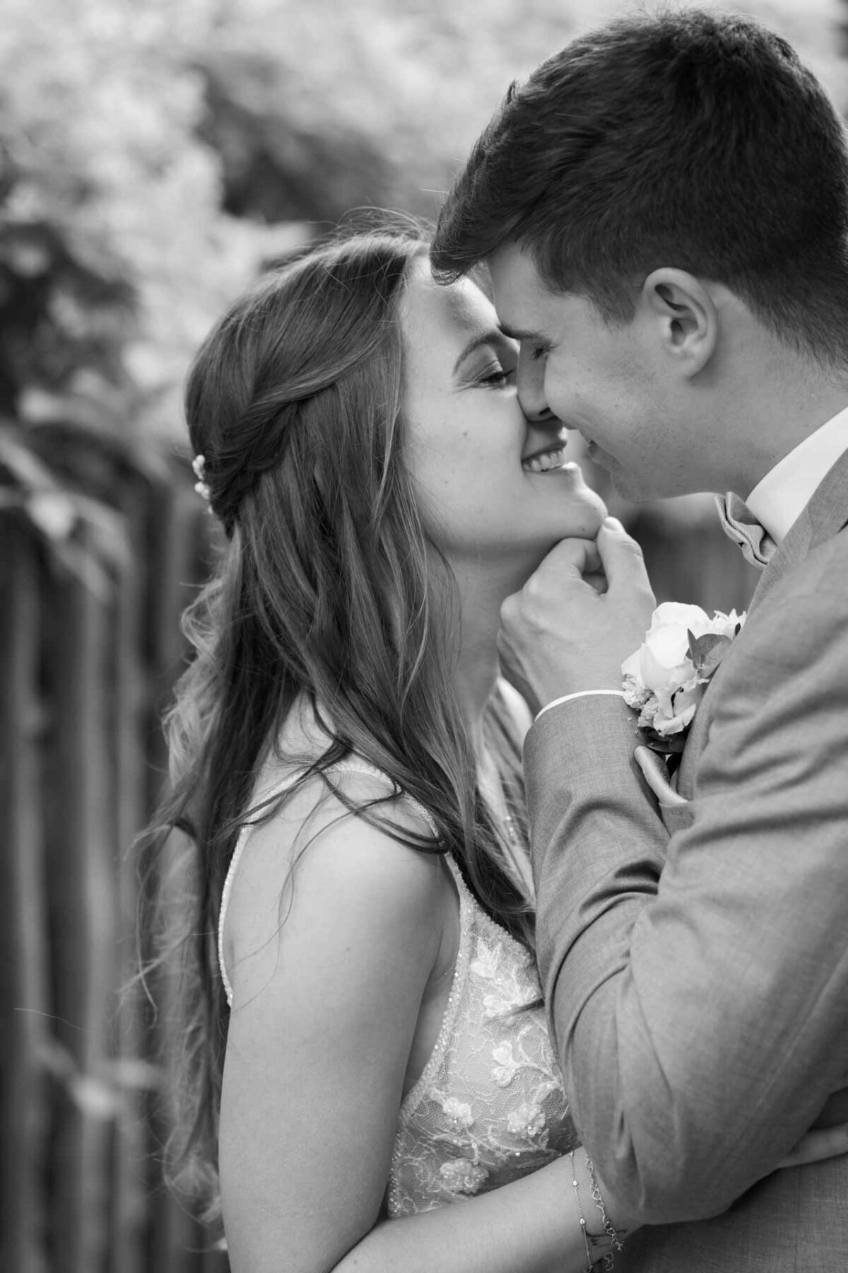 Hochzeit-Feier-Freihof-Prichsenstadt-Freie-Trauung-Hochzeitsfotograf-Gleichgeschlechtliche-Ehe-Hochzeit-Wuerzburg-Bamberg-Nuernberg-Erlangen-Fuerth-Koeln-Berlin-Florian-Knusper_433-1200x1800